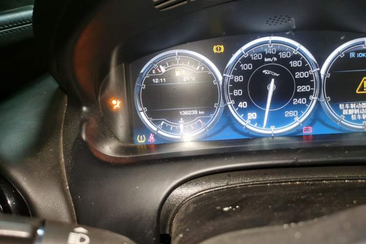 Used Jaguar XJ 2012 XJL 3.0 Flagship Business Edition Odometer Close Up