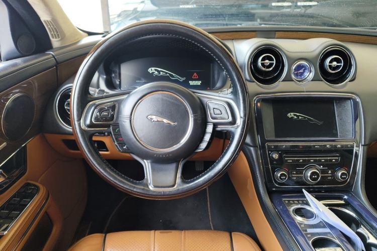 Used Jaguar XJ 2012 XJL 5.0 Panoramic Luxury Edition Steering Wheel