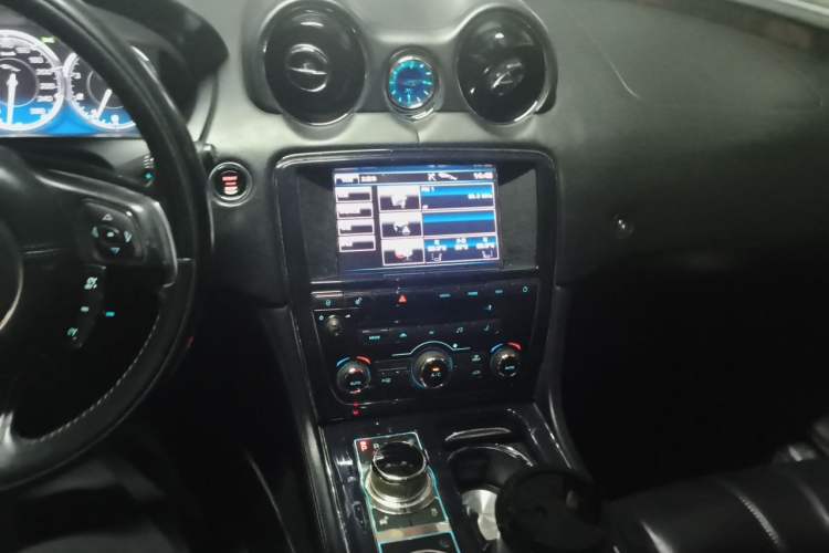 Used Jaguar XJ 2012 XJL 3.0 Panoramic Business Edition Audio And AC Panel