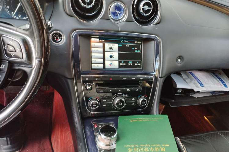 Used Jaguar XJ 2012 XJL 3.0 Flagship Business Edition Audio And AC Panel