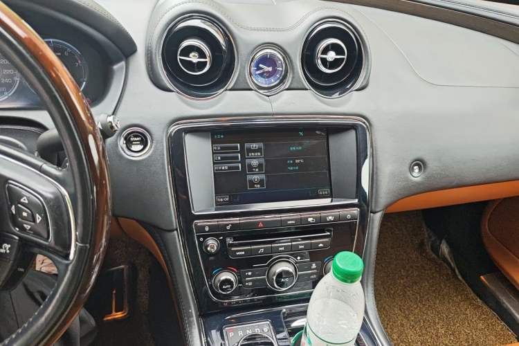 Used Jaguar XJ 2012 XJL 3.0 Flagship Business Edition Audio And AC Panel