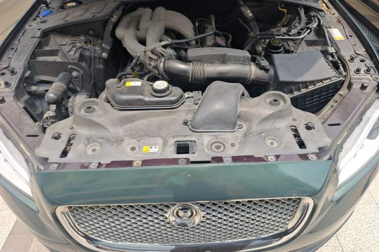 Used Jaguar XJ 2012 XJL 3.0 Panoramic Business Edition Engine Bay