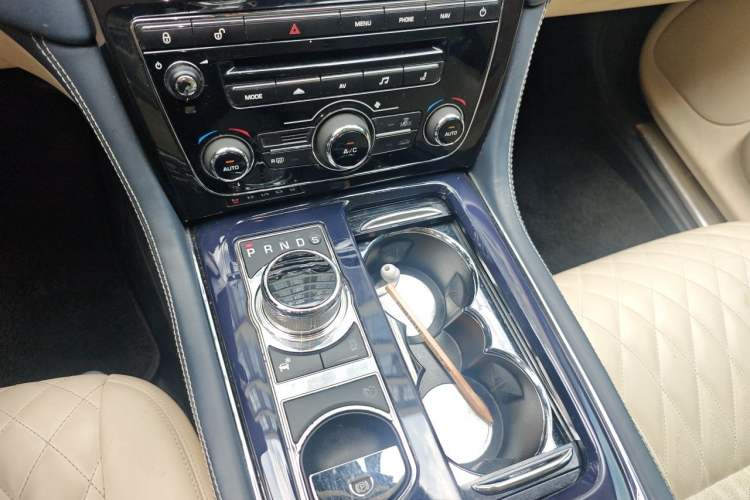Used Jaguar XJ 2012 XJL 3.0 Panoramic Business Edition Gear Lever