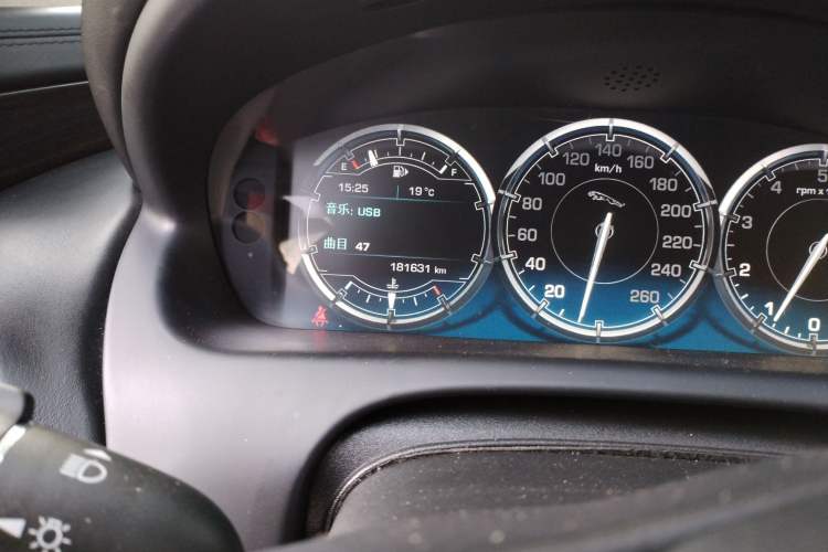 Used Jaguar XJ 2012 XJL 3.0 Flagship Business Edition Odometer Close Up