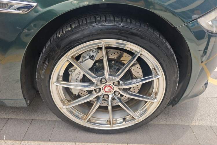 Used Jaguar XJ 2012 XJL 3.0 Panoramic Business Edition Right Front Wheel Hub