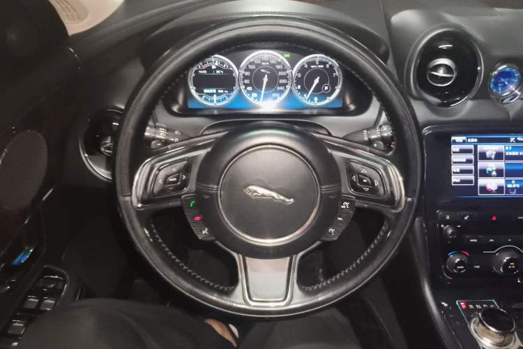 Used Jaguar XJ 2012 XJL 3.0 Panoramic Business Edition Steering Wheel