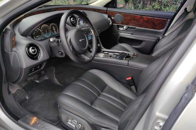 Used Jaguar XJ 2012 XJL 3.0 Panoramic Business Edition Interior 1