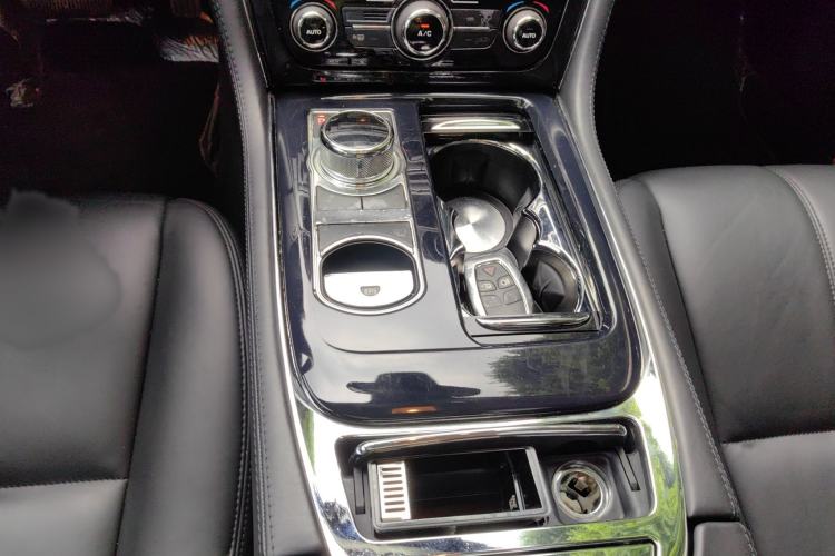 Used Jaguar XJ 2012 XJL 3.0 Panoramic Business Edition Interior 3