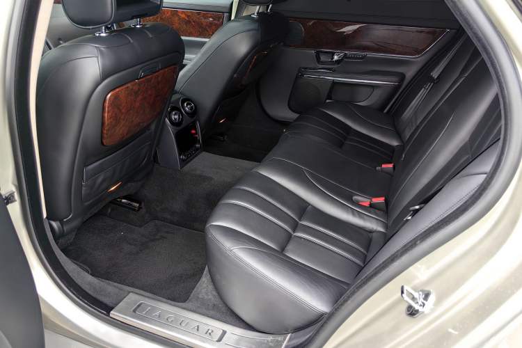 Used Jaguar XJ 2012 XJL 3.0 Panoramic Business Edition Interior 6