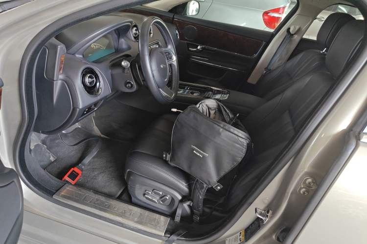 Used Jaguar XJ 2012 XJL 3.0 Panoramic Business Edition Left Front Seat