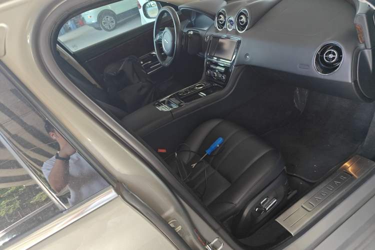 Used Jaguar XJ 2012 XJL 3.0 Panoramic Business Edition Right Front Seat