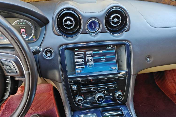 Used Jaguar XJ 2012 XJL 3.0 Panoramic Business Edition Audio And AC Panel