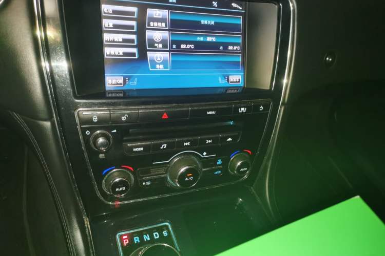 Used Jaguar XJ 2012 XJL 3.0 Panoramic Business Edition Audio And AC Panel