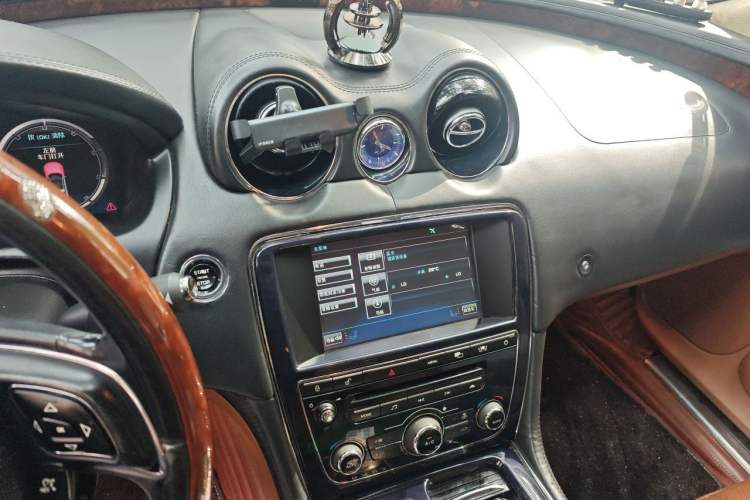 Used Jaguar XJ 2012 XJL 3.0 Flagship Business Edition Audio And AC Panel