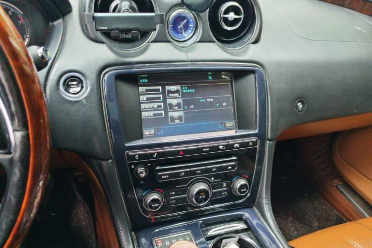 Used Jaguar XJ 2012 XJL 3.0 Flagship Business Edition Audio And AC Panel