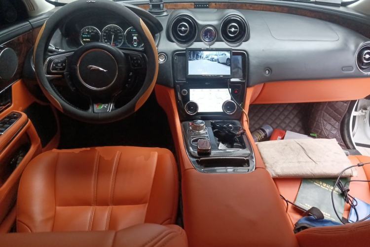 Used Jaguar XJ 2012 XJL 3.0 Panoramic Business Edition Center Console