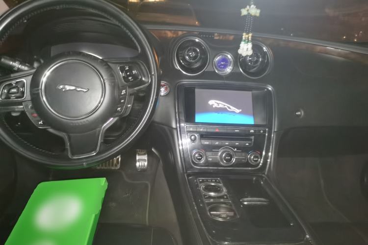 Used Jaguar XJ 2012 XJL 3.0 Panoramic Business Edition Center Console