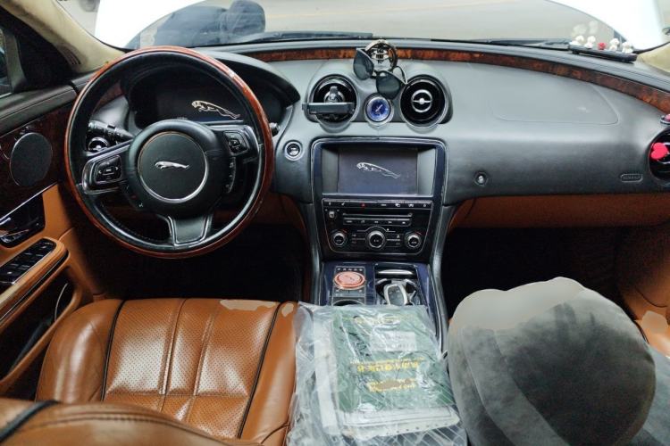 Used Jaguar XJ 2012 XJL 3.0 Flagship Business Edition Center Console