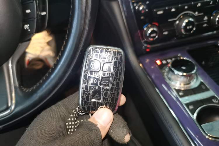 Used Jaguar XJ 2012 XJL 3.0 Panoramic Business Edition Interior 1