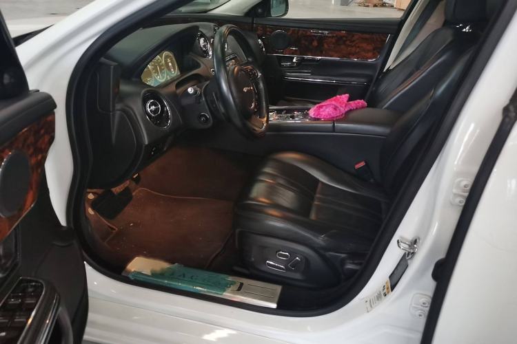 Used Jaguar XJ 2012 XJL 3.0 Panoramic Business Edition Interior 3