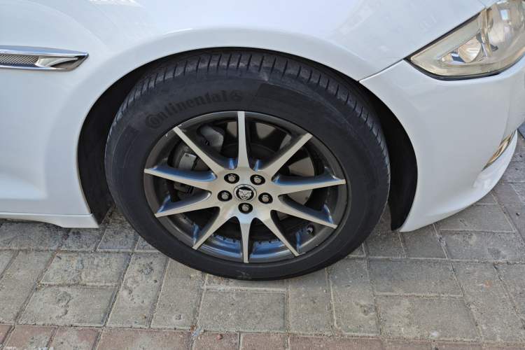 Used Jaguar XJ 2012 XJL 3.0 Panoramic Business Edition Right Front Wheel Hub