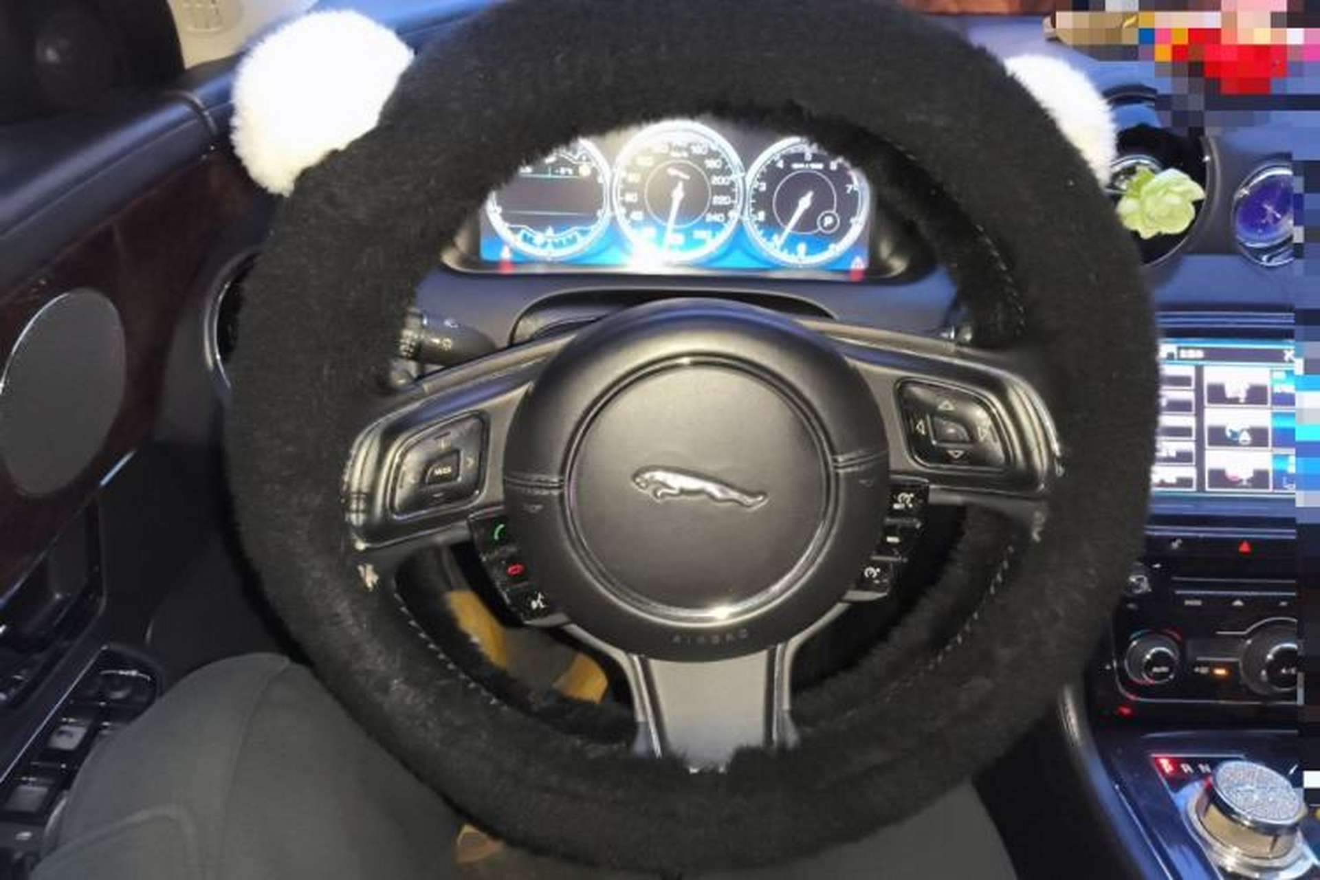 Used Jaguar XJ 2012 XJL 3.0 Panoramic Business Edition Steering Wheel