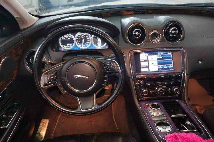 Used Jaguar XJ 2012 XJL 3.0 Panoramic Business Edition Steering Wheel