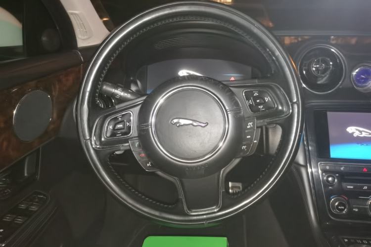 Used Jaguar XJ 2012 XJL 3.0 Panoramic Business Edition Steering Wheel