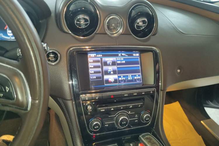 Used Jaguar XJ 2013 XJL 2.0T Elegance Business Edition Audio And AC Panel