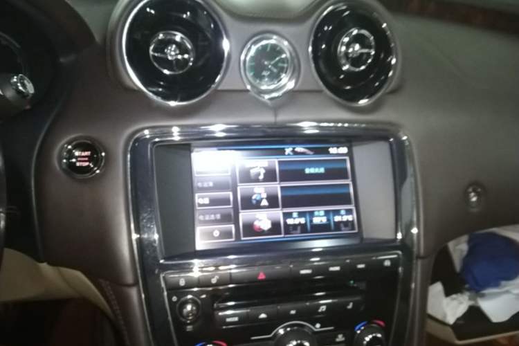 Used Jaguar XJ 2013 XJL 3.0 SC Cambridge Limited Edition Audio And AC Panel