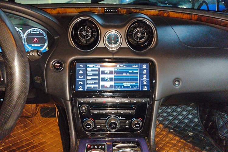 Used Jaguar XJ 2013 XJL 3.0 SC Flagship Business Edition Audio And AC Panel