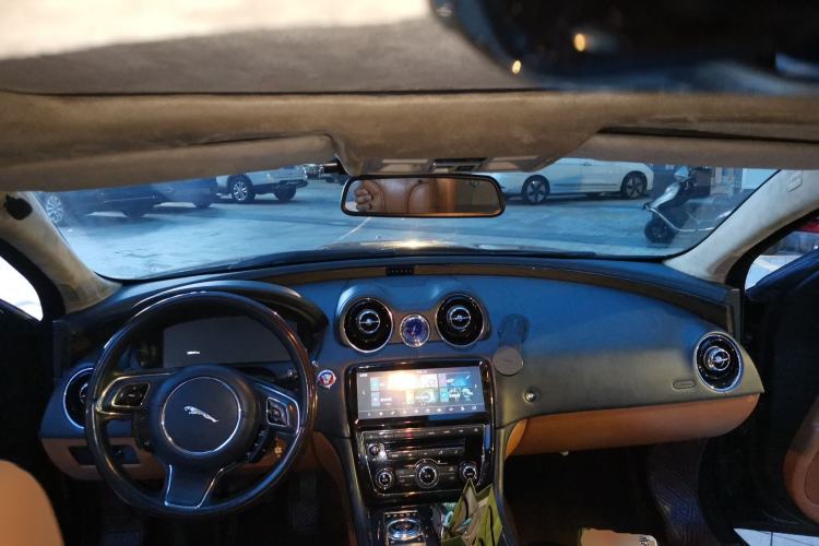 Used Jaguar XJ 2013 XJL 3.0 SC Four-Wheel Drive Flagship Business Edition Center Console