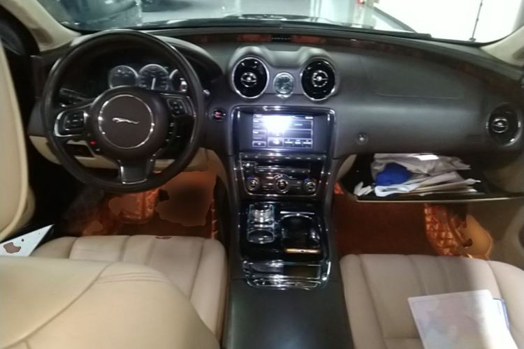 Used Jaguar XJ 2013 XJL 3.0 SC Cambridge Limited Edition Center Console