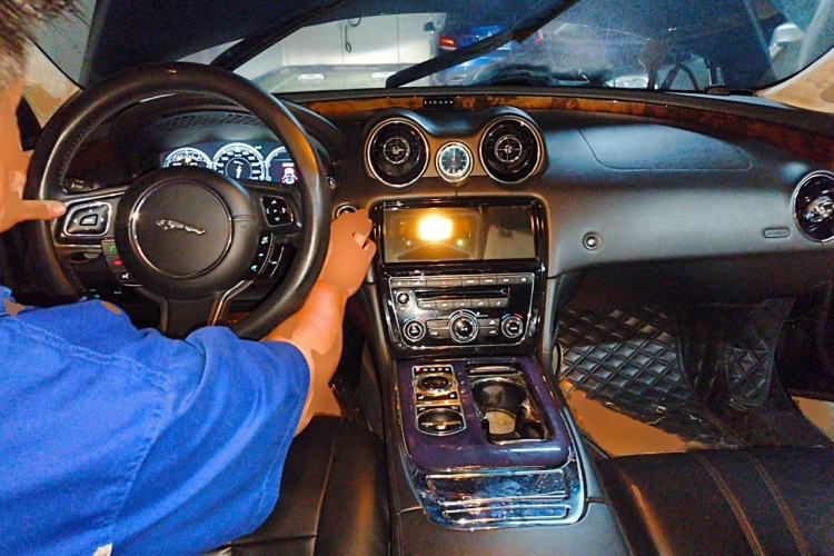 Used Jaguar XJ 2013 XJL 3.0 SC Flagship Business Edition Center Console