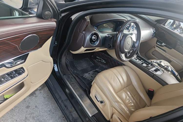 Used Jaguar XJ 2013 XJL 3.0 SC Cambridge Limited Edition Driver Seat