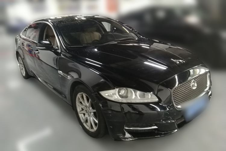 Used Jaguar XJ 2013 XJL 3.0 SC Cambridge Limited Edition Front Right 45 Deg