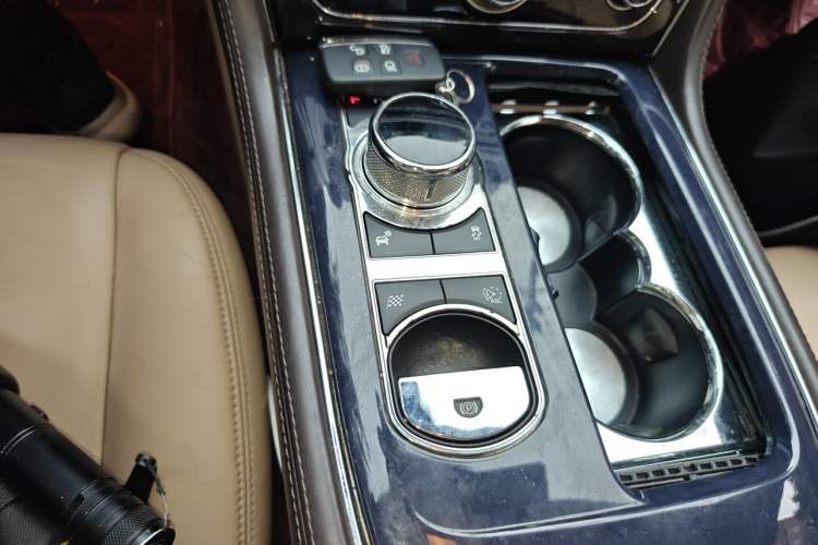 Used Jaguar XJ 2013 XJL 3.0 SC Panoramic Business Edition Gear Lever