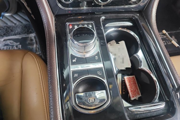 Used Jaguar XJ 2013 XJL 3.0 SC Cambridge Limited Edition Gear Lever