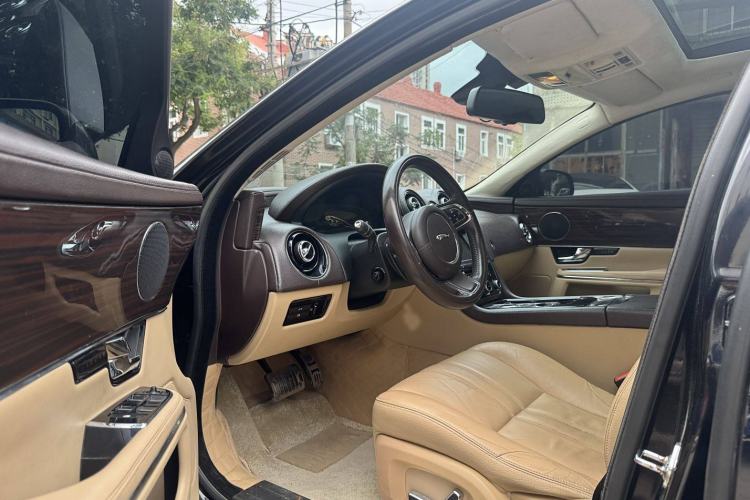 Used Jaguar XJ 2013 XJL 3.0 SC Cambridge Limited Edition Interior 1
