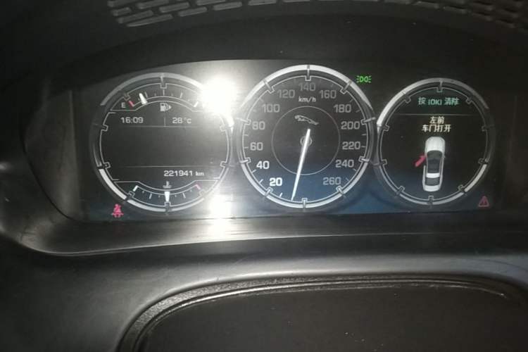 Used Jaguar XJ 2013 XJL 3.0 SC Cambridge Limited Edition Odometer Close Up