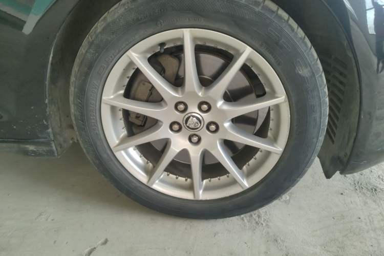 Used Jaguar XJ 2013 XJL 2.0T Elegance Business Edition Right Front Wheel Hub