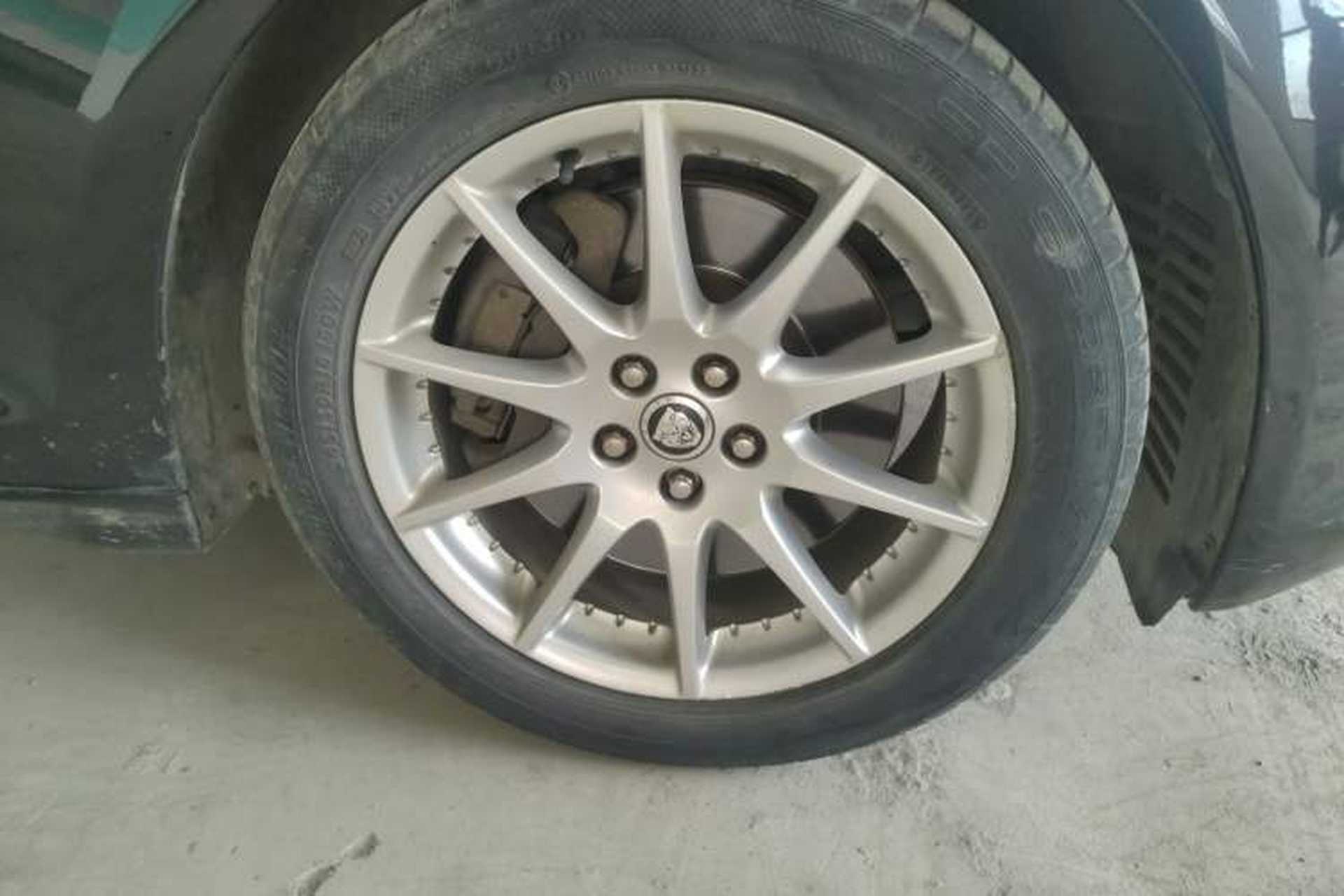 Used Jaguar XJ 2013 XJL 2.0T Elegance Business Edition Right Front Wheel Hub