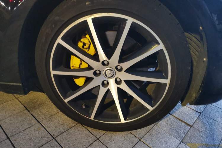 Used Jaguar XJ 2013 XJL 3.0 SC Four-Wheel Drive Flagship Business Edition Right Front Wheel Hub