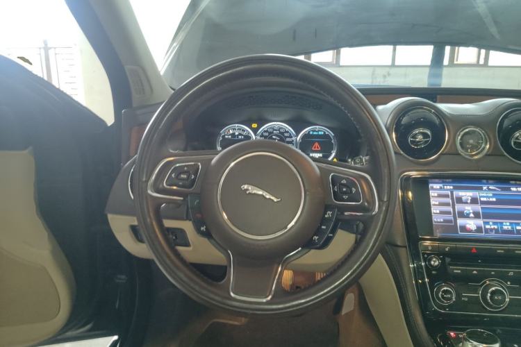 Used Jaguar XJ 2013 XJL 2.0T Elegance Business Edition Steering Wheel