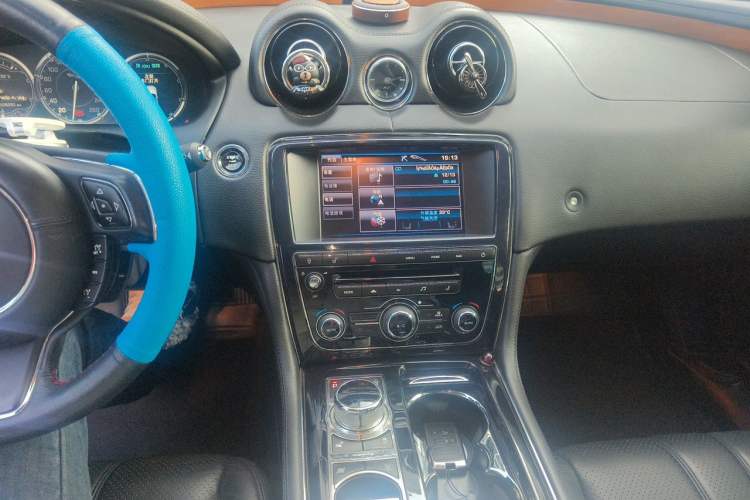Used Jaguar XJ 2013 XJL 2.0T Elegance Business Edition Audio And AC Panel