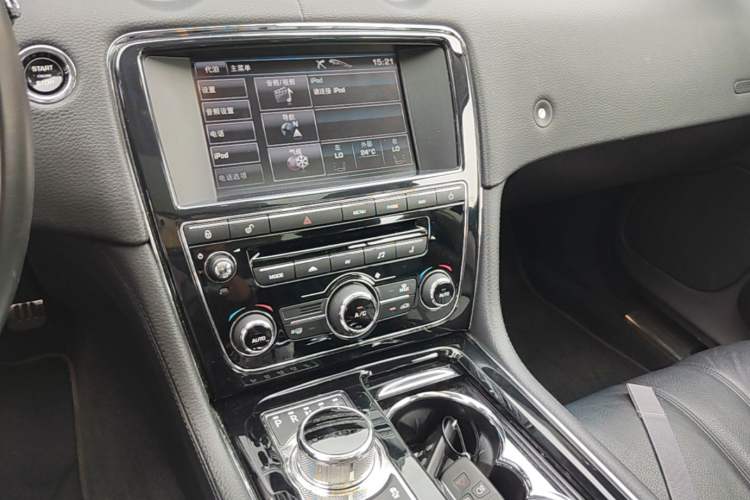 Used Jaguar XJ 2013 XJL 3.0 SC Cambridge Limited Edition Audio And AC Panel
