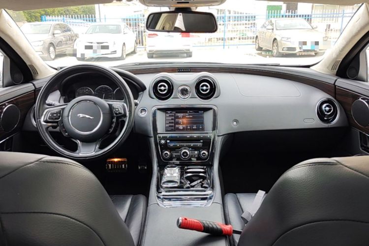 Used Jaguar XJ 2013 XJL 3.0 SC Cambridge Limited Edition Center Console