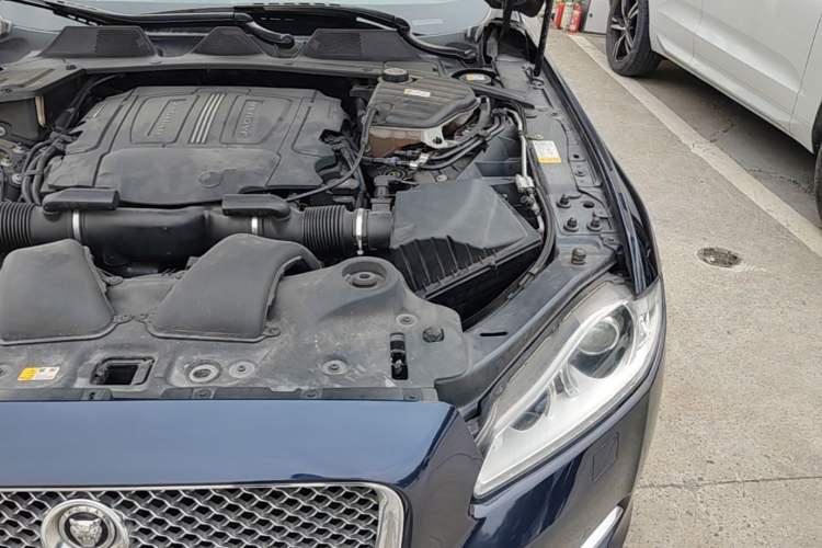 Used Jaguar XJ 2013 XJL 3.0 SC Cambridge Limited Edition Engine Bay Left