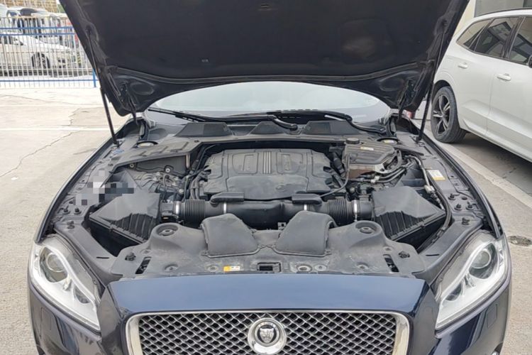 Used Jaguar XJ 2013 XJL 3.0 SC Cambridge Limited Edition Engine Bay