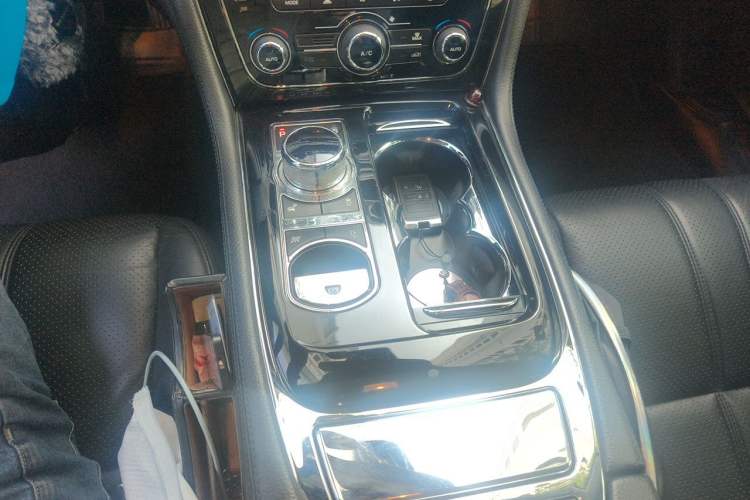 Used Jaguar XJ 2013 XJL 2.0T Elegance Business Edition Gear Lever